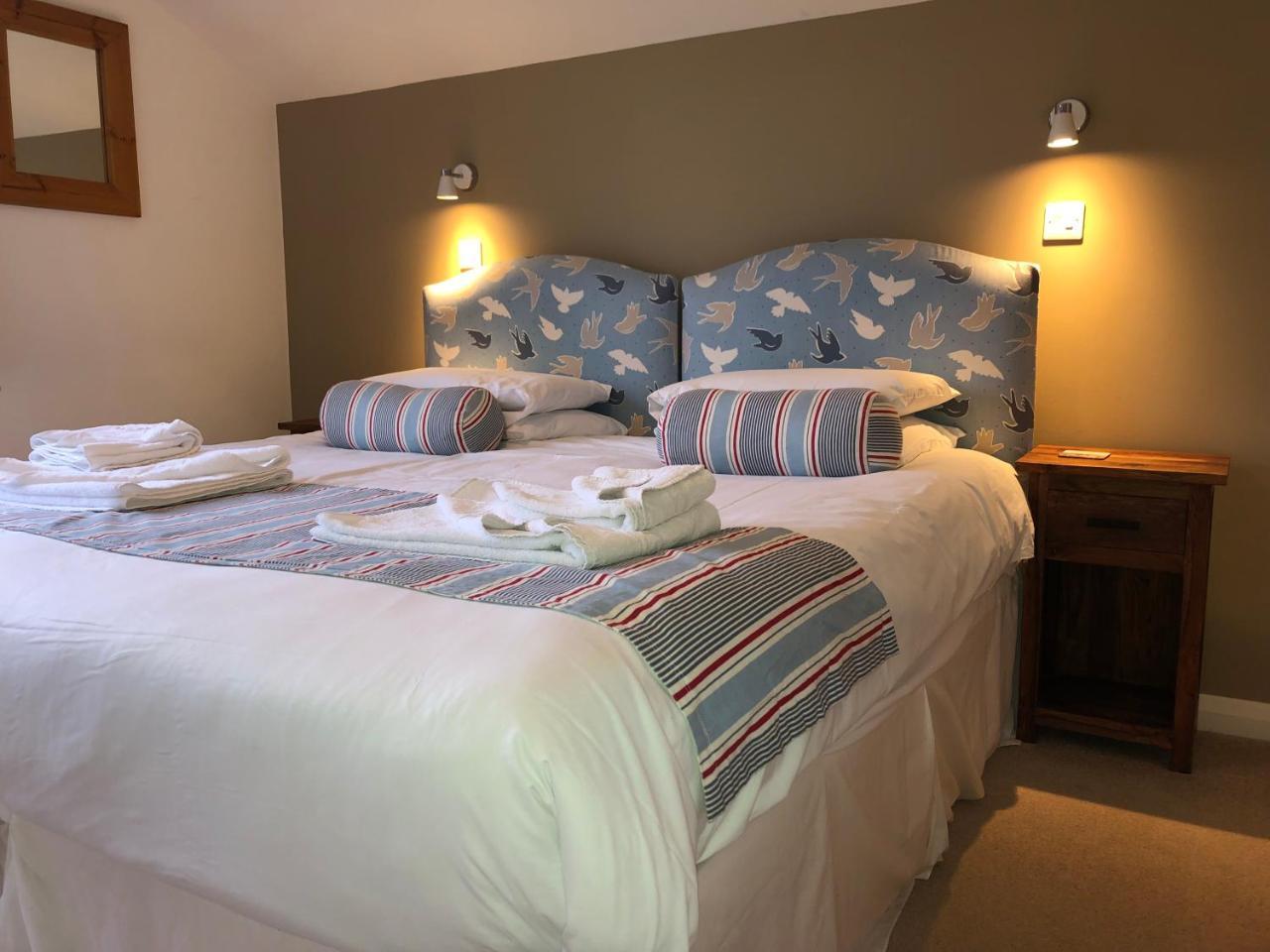 Fields End Lodges Doddington  外观 照片