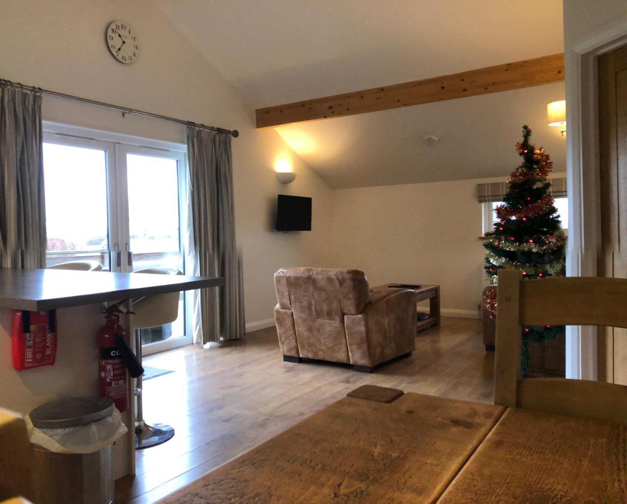 Fields End Lodges Doddington  外观 照片