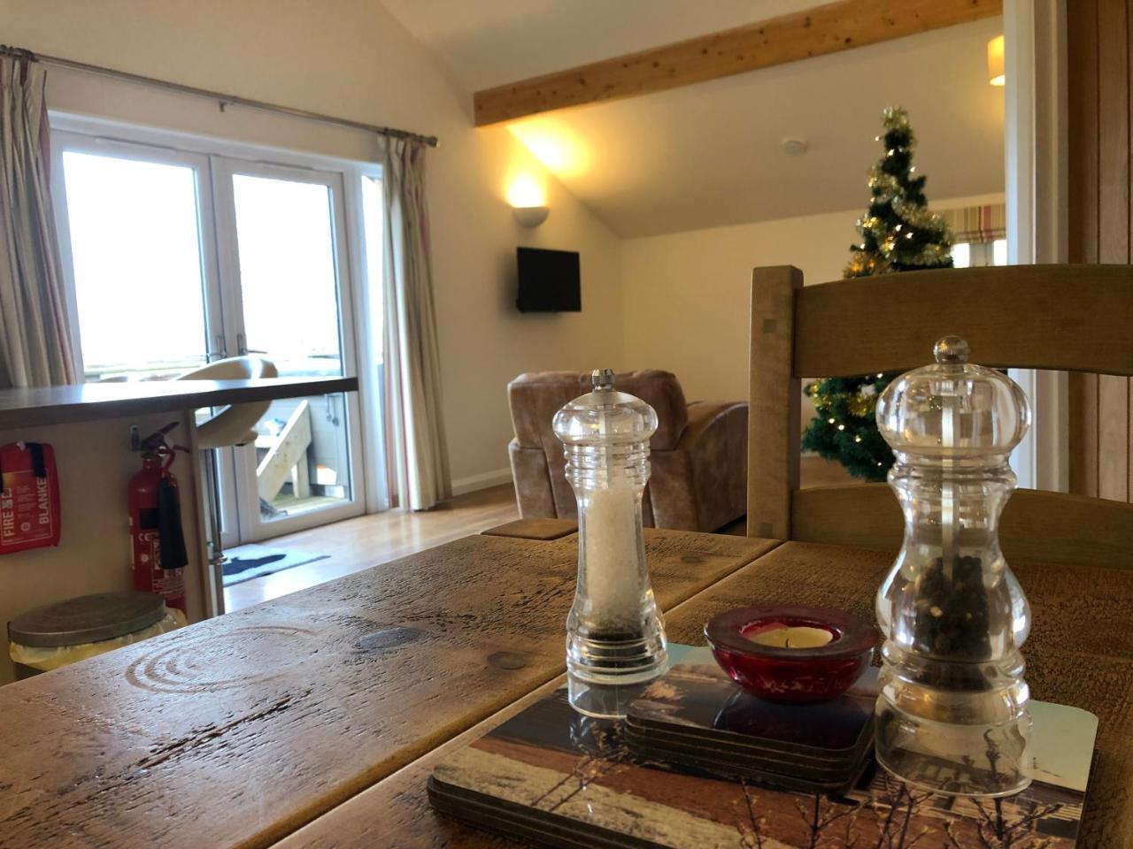 Fields End Lodges Doddington  外观 照片